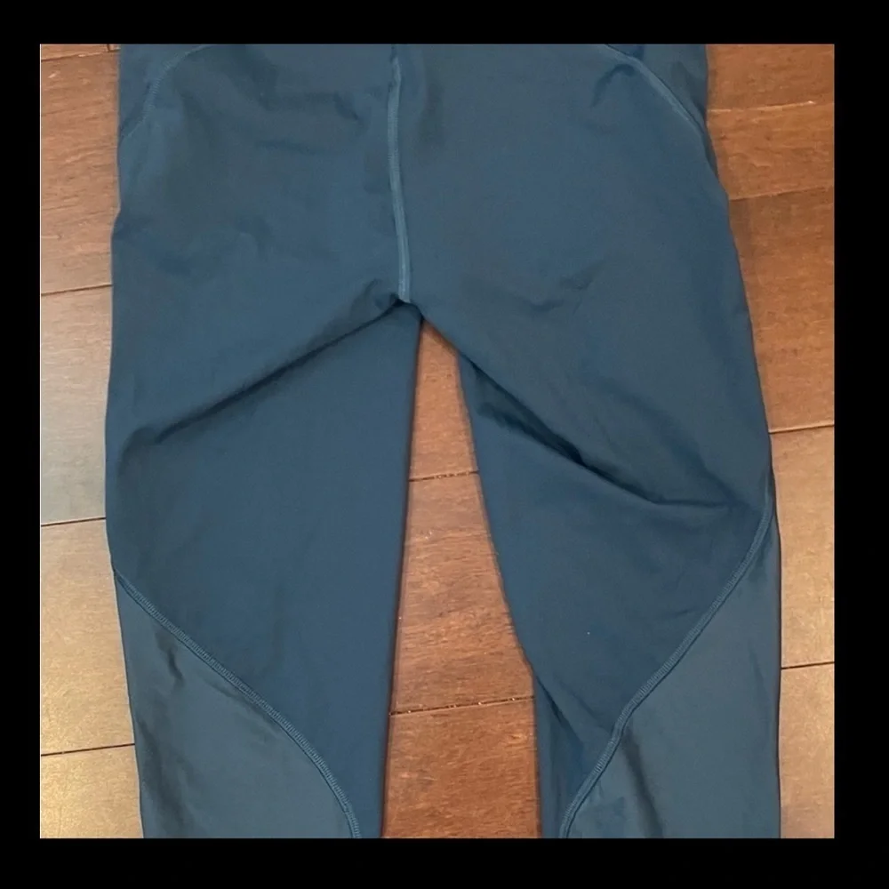 Lululemon always airy High-Rise Run Crop Leggings 19” size 4 night diver